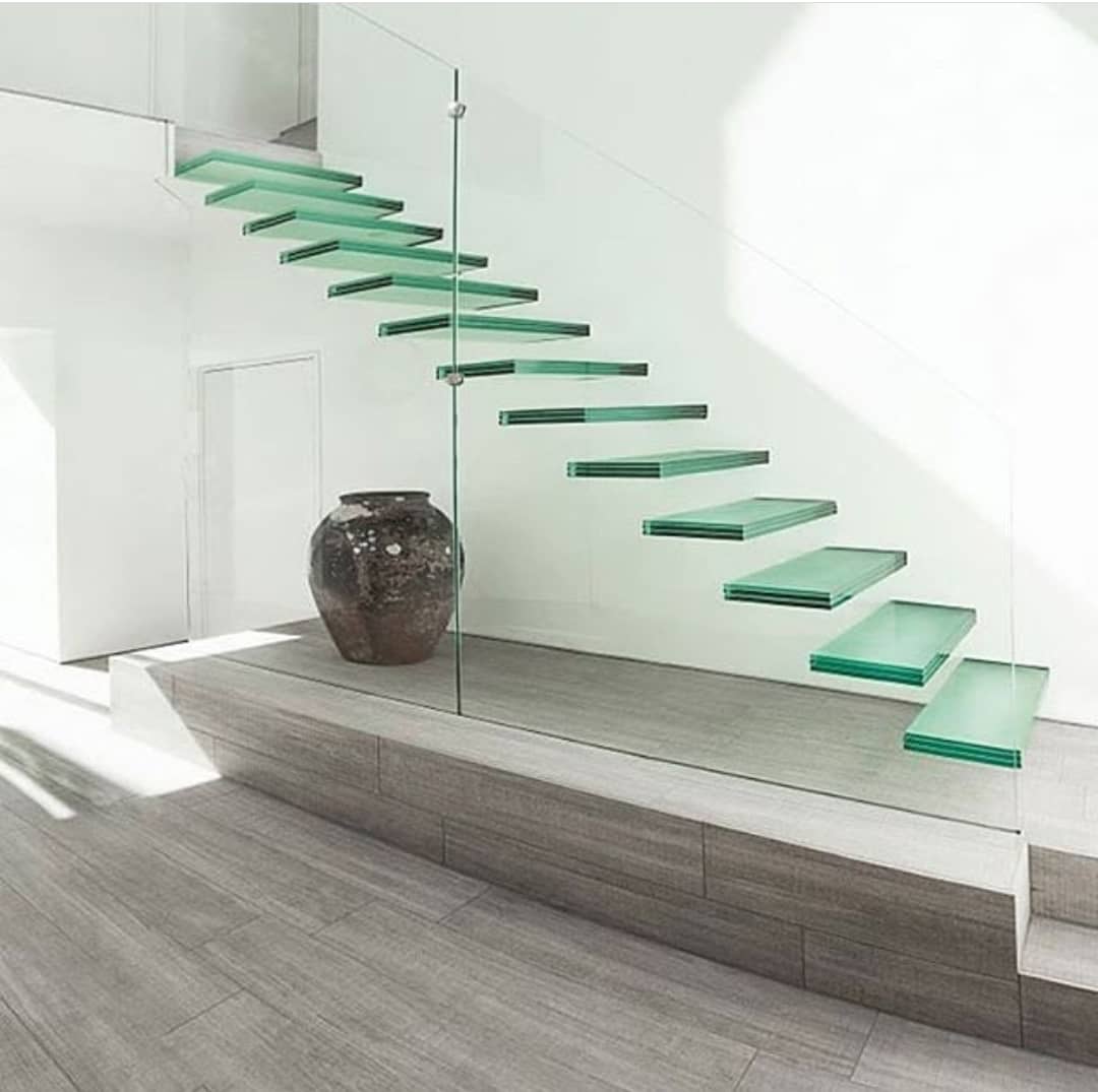 پله شیشه ای